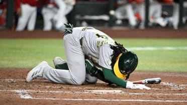 Kuroda-Grauer departs with injury after hitting 1st career homer