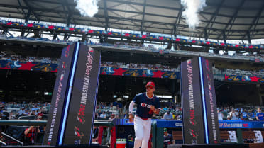 More impressive for JJ Wetherholt: His big bat or his adaptability?