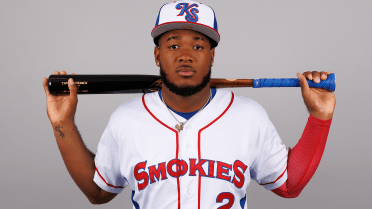 Mets stay busy, trading almost one-third of active roster