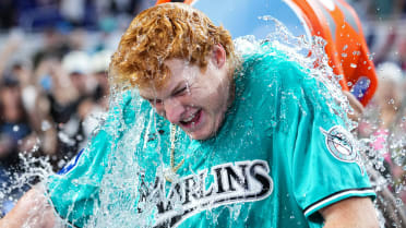 A teal throwback! Walk-off HR gives Marlins 1st 3-0 start since 2009