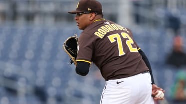 Padres bring up flamethrowing prospect Rodriguez
