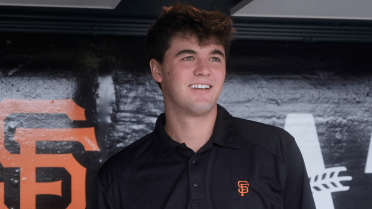 2026's No. 4 pick Flora spins scoreless frame, K's 2 in pro debut