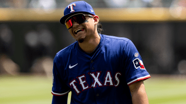 Osuna impresses early, provides needed spark to Rangers' lineup