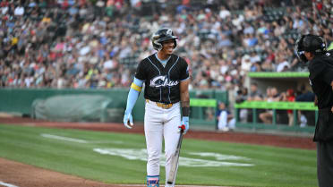 Guardians to call up No. 2 prospect Genao (sources)