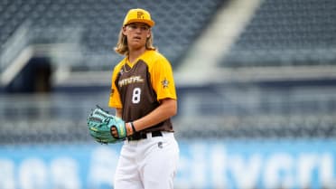 Striker Pence, flamethrowing nephew of Hunter, reclassifies to '27 Draft class