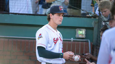 Anthony homers in first rehab game as MLB's No. 79 prospect Gonzales debuts in Double-A