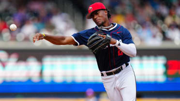 De Vries highlights burgeoning new A's among Top 30 prospects