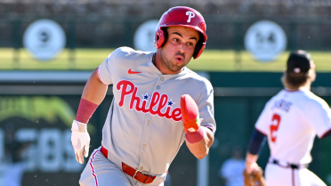 Phillies' Nori rounds bases in 14.76 seconds (!!) during inside-the-parker