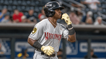 Brewers' Peña (MLB's No. 21 prospect) continues hot start with first homer of '26