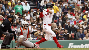 One day after debut, Mayer notches career hits 1 and 2 with family in stands