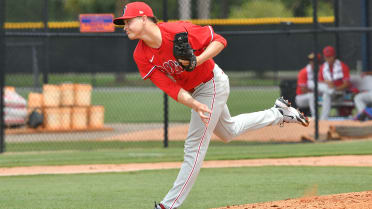 Giants deal Arraez, Kilian to Phillies for two righty prospects (source)