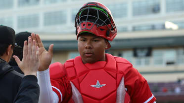 3 HRs in 3 games! Reds' No. 1 prospect keeps on slugging