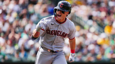 Bazzana notches 1st big league hit, RBIs with bases-loaded single