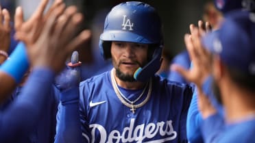 Dodgers call up slugging prospect Pages