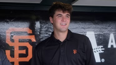 Longtime fan Flora returns to Oracle Park as Giants' 1st-round pick