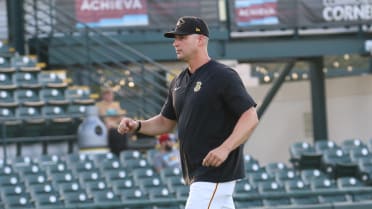 Pirates' Bradenton hurlers learning ABC's of pitching in book club