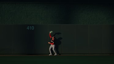 Hassell shows off defense by robbing homer, making diving grab
