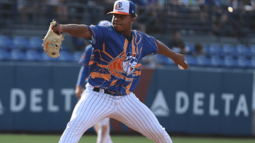 Guardians acquire pitching prospect Gomez from Mets for international bonus pool money