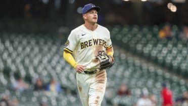 Brewers finalize 8-year pact with shortstop prospect Cooper Pratt