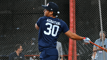 2025 Draft prospect Agbayani looks to follow in father's big league footsteps