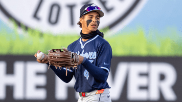 Like father, like son: Druw Jones makes must-see HR robbery