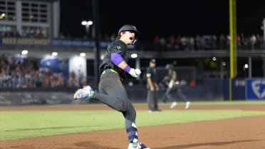 Williams has 2 hits, clutch homer in MLB debut to remember