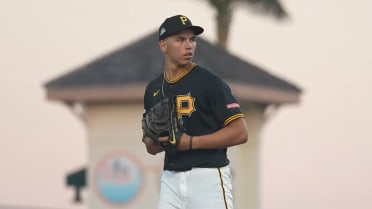 Hernandez awes Clark with 102.4 mph 'beam of light' on first pitch