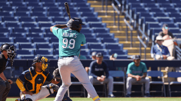Mariners call up slugging prospect Lazaro Montes