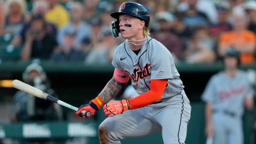 Tigers' top prospect Max Clark -- No. 13 overall -- goes 3-for-4 in debut