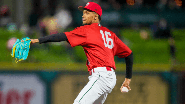 Padres add pair of righty prospects to 40-man in Mendez, Hawkins