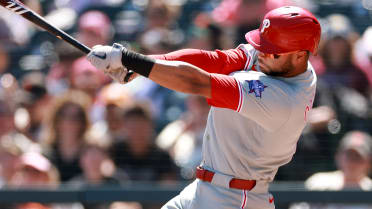 Crawford thriving by embracing simple approach at plate