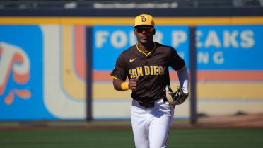 Top prospect De Vries has Padres camp buzzing after impressive at-bat