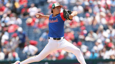 Top prospect Hernandez's season likely over due to left oblique strain