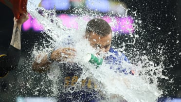 Sir Harry's walk-off sac fly moves Mariners into tie with Astros