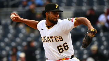 Dotel makes big league debut, finishes off Pirates victory