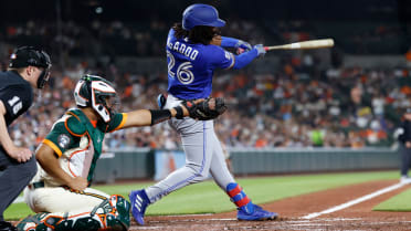 McAdoo (HR for 1st hit), Vladdy help Blue Jays get back to .500