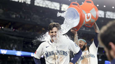 'Insane' 24 hours ends in Young's debut, first hit -- and first walk-off!