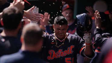 Lee gets dream moment, gives Tigers a boost with 1st career HR -- off the bench!