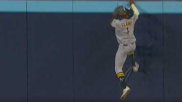 Toronto native Clarke wows hometown crowd with jaw-dropping HR robbery