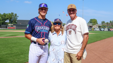 Dad catches son's 1st pro HR after predicting it was about to happen