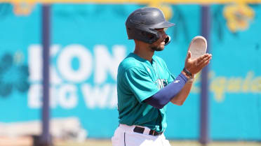 Luis Guanipa homers as rookie leagues open play - Battery Power