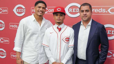 No. 6 international prospect Angel Nuñez leads Reds' haul