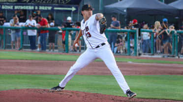 Pirates land prospect Jeter Martinez from Mariners for Ferguson