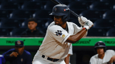 MLB's No. 4 prospect De Vries starts racking up hits at Double-A