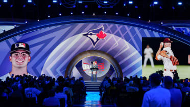 Blue Jays, top pick Carlon agree to deal just below slot value (source)