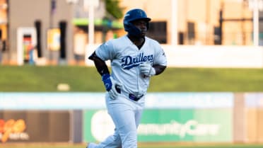 Dodgers' Hope hammers pair of homers, delivers mantra: 'Be you. Be free.'