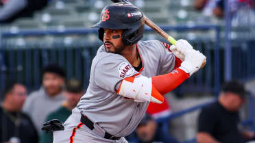 Giants' Level shows off power from both sides of the plate at Single-A