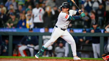 No. 3 prospect Young makes fast impression in Seattle debut