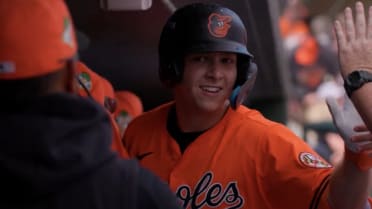 This O's prospect's HR streak is now over ... but he's still batting 1.000!