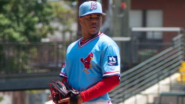 Switch-pitcher Cijntje's 11-K night (pitching exclusively righty!) ends with apparent injury